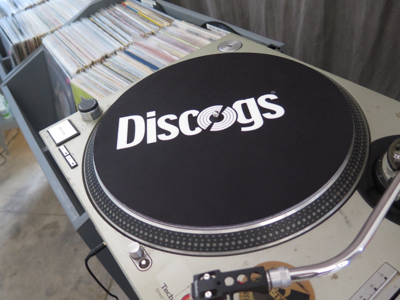 Discogs com. Discogs. Дискокс. Дискогс винил. Discogs logo.