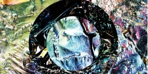 コメット・イズ・カミングのデビュー・アルバム発売10周年記念豪華拡張盤が2CDと3LPで登場!