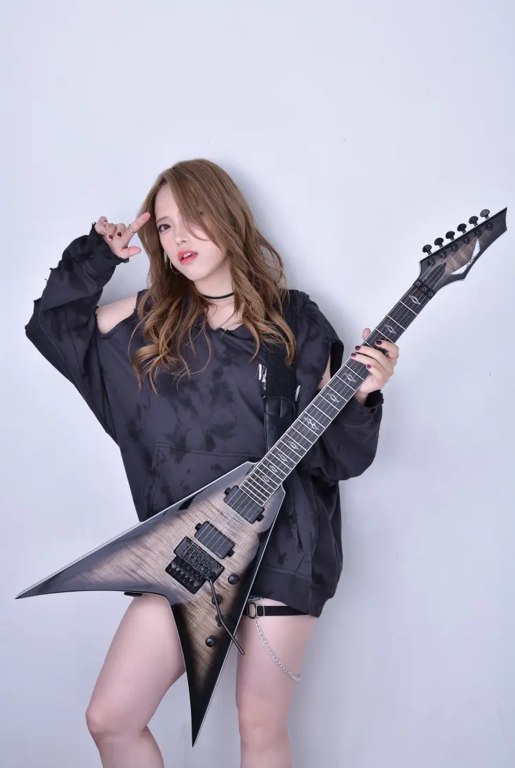 BURN IT / Sally / サリー (LIPSTICK) / 令和を代表する新たなるギター