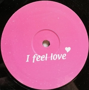 DONNA SUMMER VS DANNY HOWEL / I FEEL LOVE