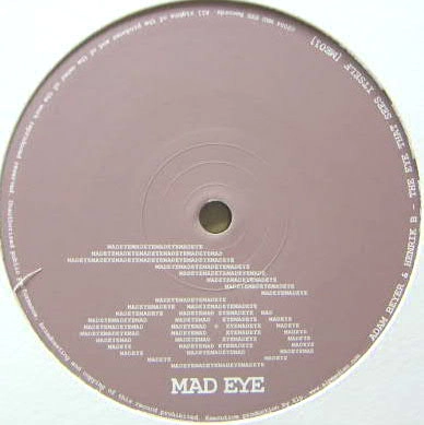 ADAM BEYER & HENRIK B / EYE THAT SEES ITSELF