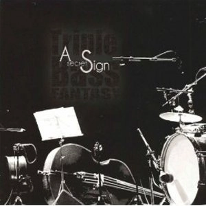 TRIPLE BASS FANTASY / Secret Sign