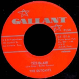 OUTCASTS (GARAGE) / 1523 BLAIR/SMOKESTACK LIGHTNING