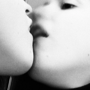 HELENA HAUFF / ヘレナ・ハフ / DISCREET DESIRES