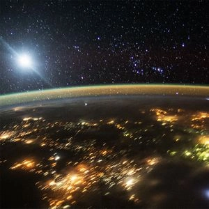 VARIANT (TECHNO) / THRU THE COSMOS [PALLAS / PERSEIDS]