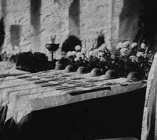 IGNOTO MILITI / IGNOTO MILITI