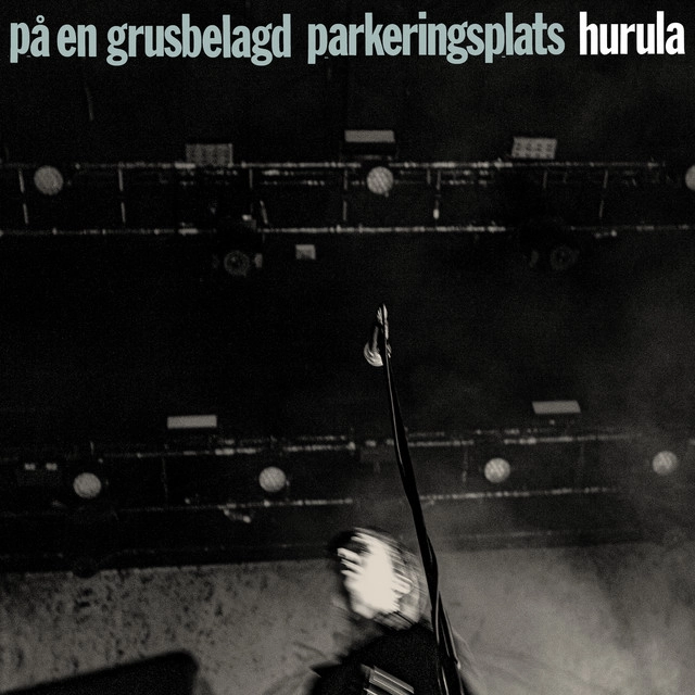 HURULA / PA EN GRUSBELAGD PARKERINGSPLATS