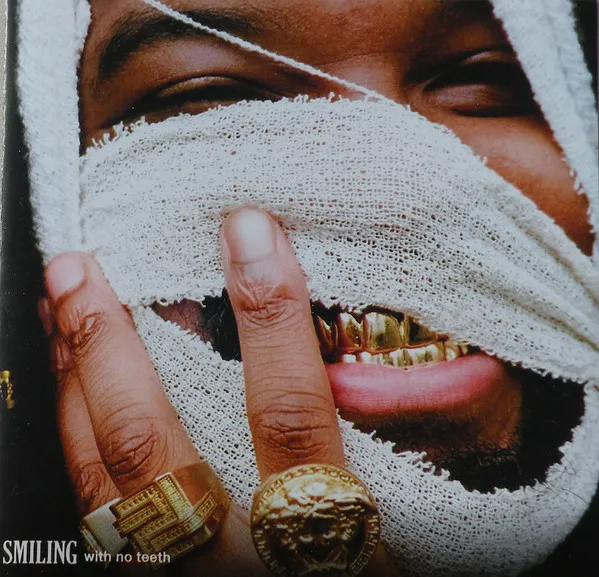 GENESIS OWUSU / SMILING WITH NO TEETH