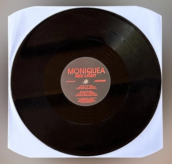 MONIQUEA / RED LIGHT