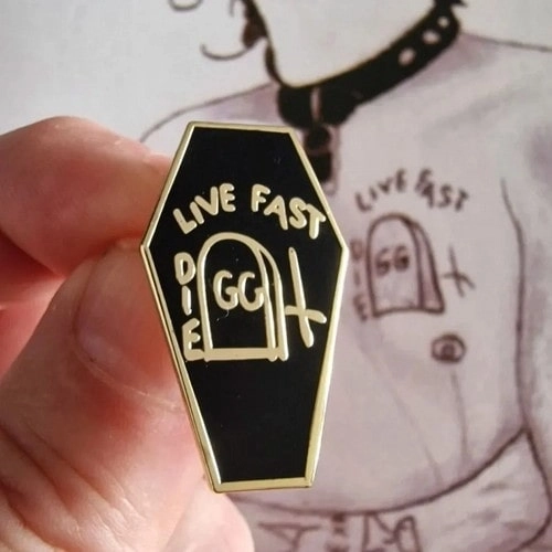 GG ALLIN / ジージーアリン / GG ALLIN ENAMEL PIN (LIVE FAST)