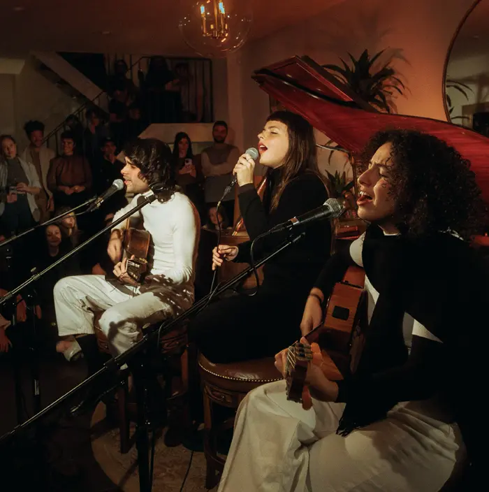 ZE IBARRA feat. DORA MORELENBAUM & JULIA MESTRE / ゼー・イバーハ feat. ドラ・モレレンバウム、ジュリア・メストリ / LIVE AT GLASSHAUS