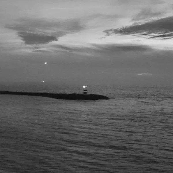 DAKOTA SUITE / VAMPILLIA / THE SEA IS NEVER FULL