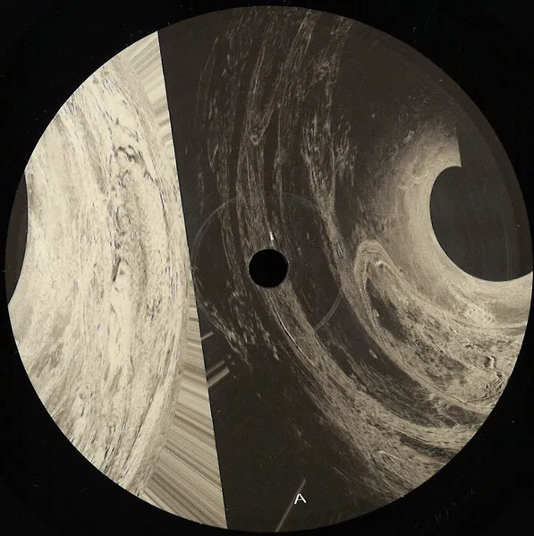 SYMMETRICAL BEHAVIOUR / SUPERCONDUCTING HARMONIC OSCILLATOR