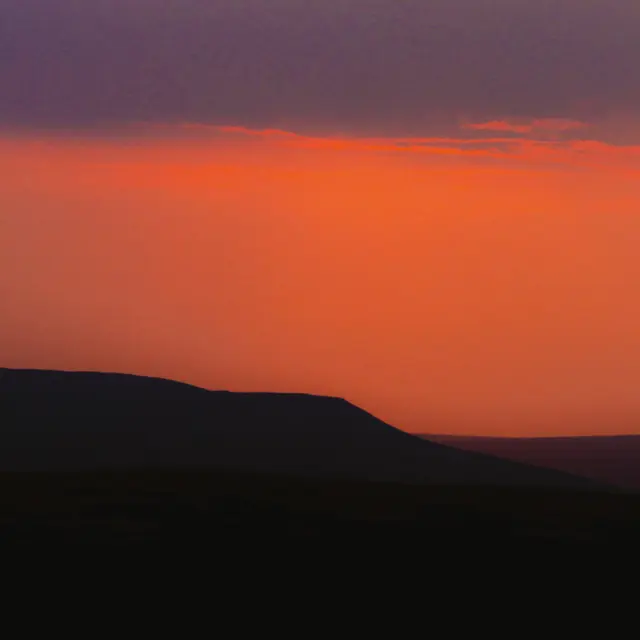 LIGHTNING IN A TWILIGHT HOUR / COLOURS YET TO BE NAMED (CD)