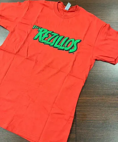REZILLOS / レジロス / XL/GREEN LOGO ON RED - T-SHIRT