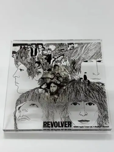 BEATLES / ビートルズ / THE BEATLES バッジ リアライト 3㎜ 背面にクリッキー付き リボルバー