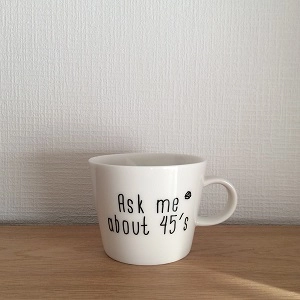 TYPOGRAPHY MUG CUP / TYPOGRAPHY MUG CUP ASK ME ABOUT 45'S