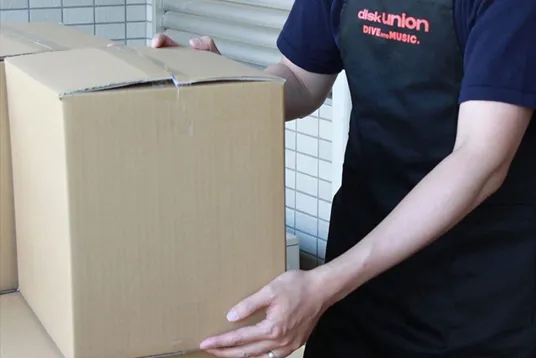 大量のCD・レコードでも当社スタッフが全て運び出し配送作業を行います。